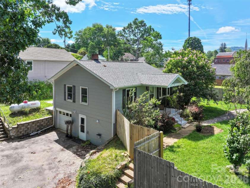 41 Cedar Street, Asheville, NC 28803.  MLS# CAR4385604, YatesRealty ID 32763. 