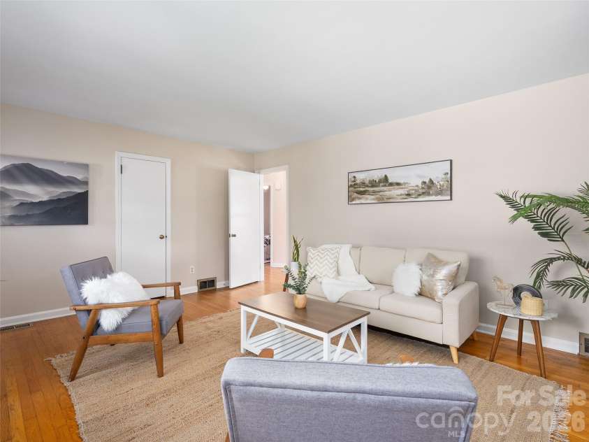 41 Cedar Street, Asheville, NC 28803.  MLS# CAR4385604, YatesRealty ID 32763. 