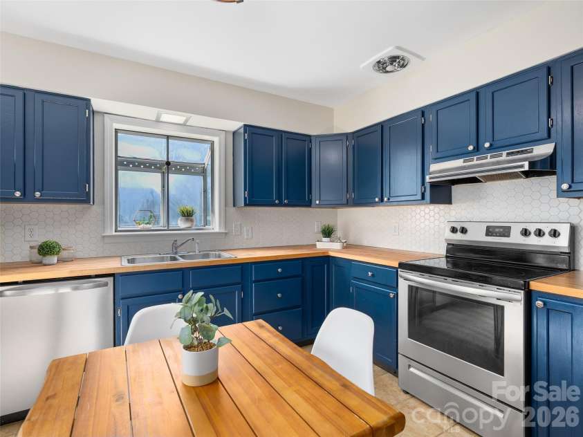 41 Cedar Street, Asheville, NC 28803.  MLS# CAR4385604, YatesRealty ID 32763. 