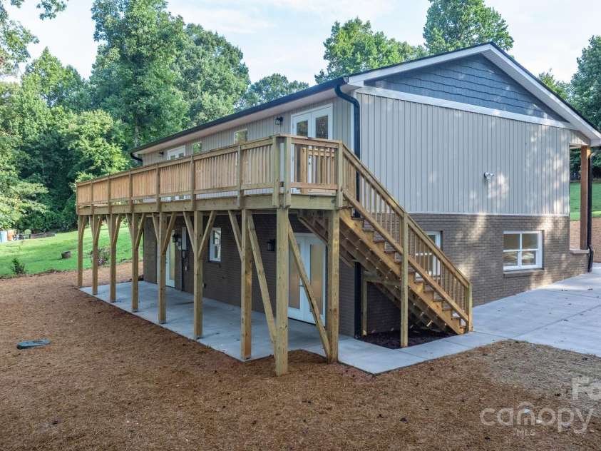 5626 Mountainside Court, Hickory, NC 28601.  MLS# CAR4287727, YatesRealty ID 32763. 