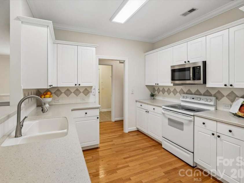 6318 Stephens Grove Lane, Huntersville, NC 28078.  MLS# CAR4391342, YatesRealty ID 32764. Kitchen