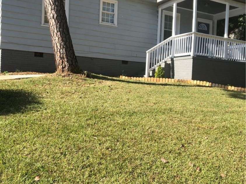 2431 Columbus Circle, Charlotte, NC 28208.  MLS# CAR4390418, YatesRealty ID 32766. 