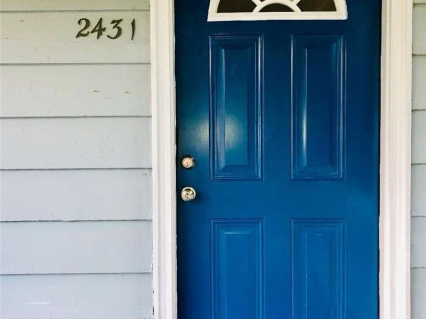 2431 Columbus Circle, Charlotte, NC 28208.  MLS# CAR4390418, YatesRealty ID 32766. 