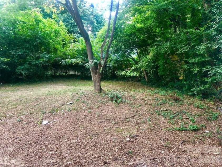 2431 Columbus Circle, Charlotte, NC 28208.  MLS# CAR4390418, YatesRealty ID 32766. 