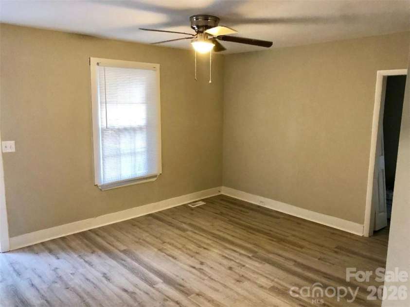 2431 Columbus Circle, Charlotte, NC 28208.  MLS# CAR4390418, YatesRealty ID 32766. 