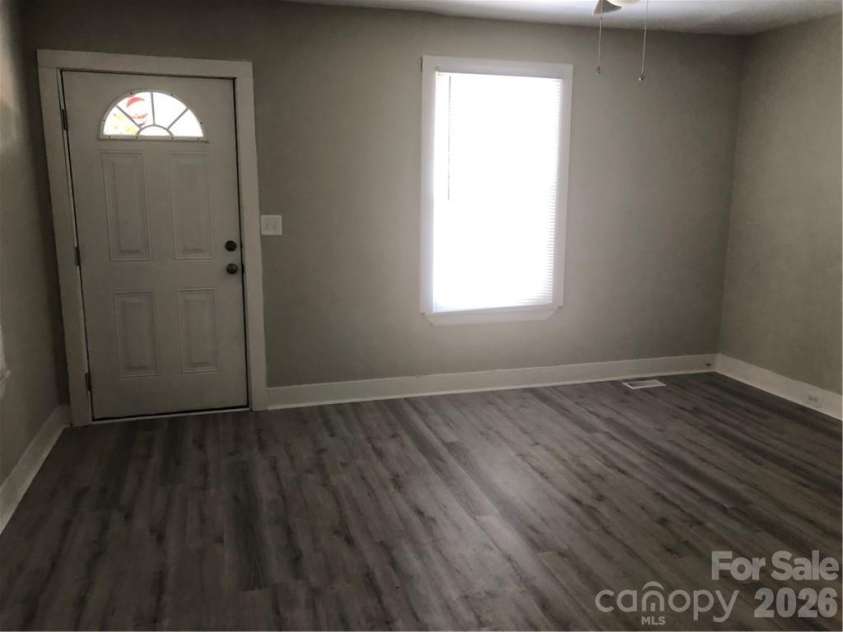 2431 Columbus Circle, Charlotte, NC 28208.  MLS# CAR4390418, YatesRealty ID 32766. 