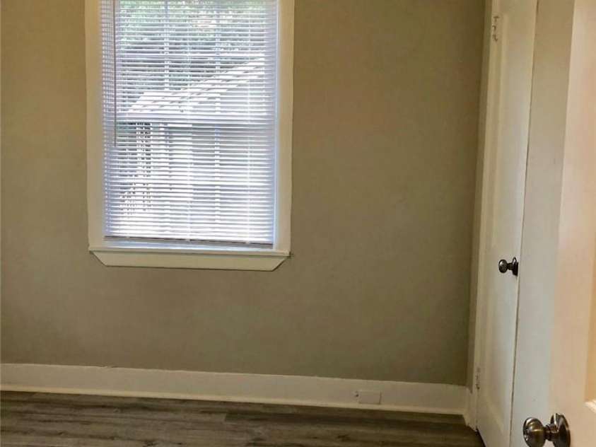 2431 Columbus Circle, Charlotte, NC 28208.  MLS# CAR4390418, YatesRealty ID 32766. 