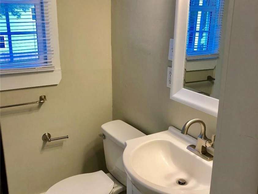2431 Columbus Circle, Charlotte, NC 28208.  MLS# CAR4390418, YatesRealty ID 32766. 