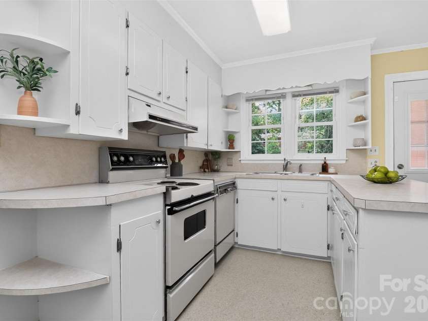 703 Norwood Street, Shelby, NC 28150.  MLS# CAR4395300, YatesRealty ID 32767. 