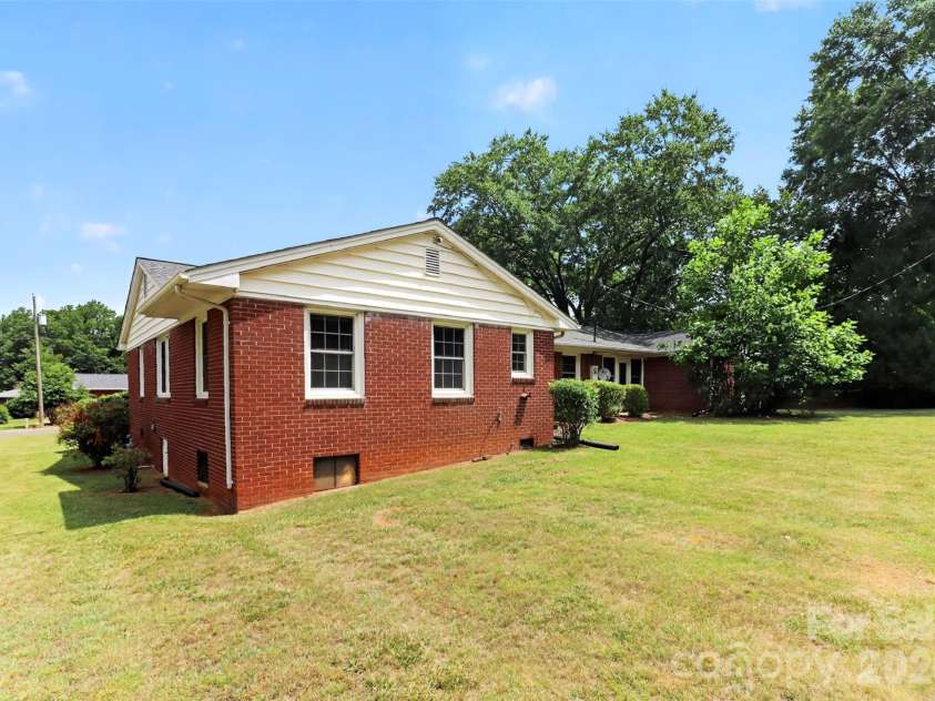 703 Norwood Street, Shelby, NC 28150.  MLS# CAR4395300, YatesRealty ID 32767. 