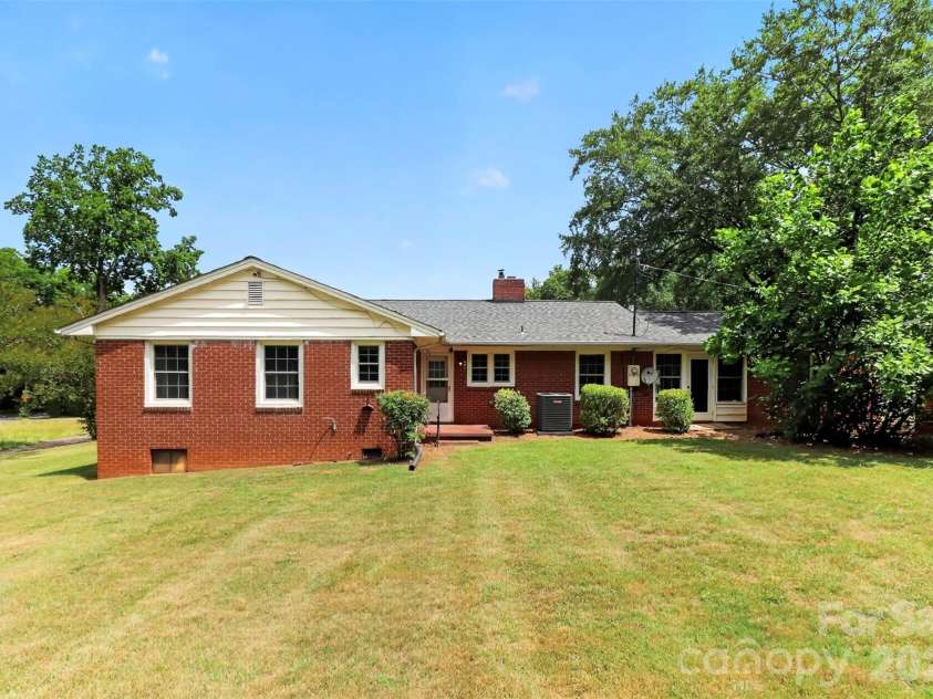 703 Norwood Street, Shelby, NC 28150.  MLS# CAR4395300, YatesRealty ID 32767. 
