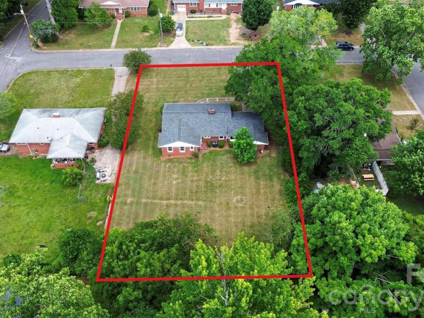 703 Norwood Street, Shelby, NC 28150.  MLS# CAR4395300, YatesRealty ID 32767. 