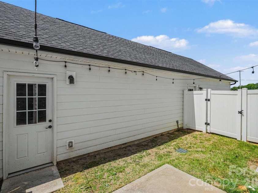 110 Hamrick Road, Gastonia, NC 28056.  MLS# CAR4396412, YatesRealty ID 32768. 