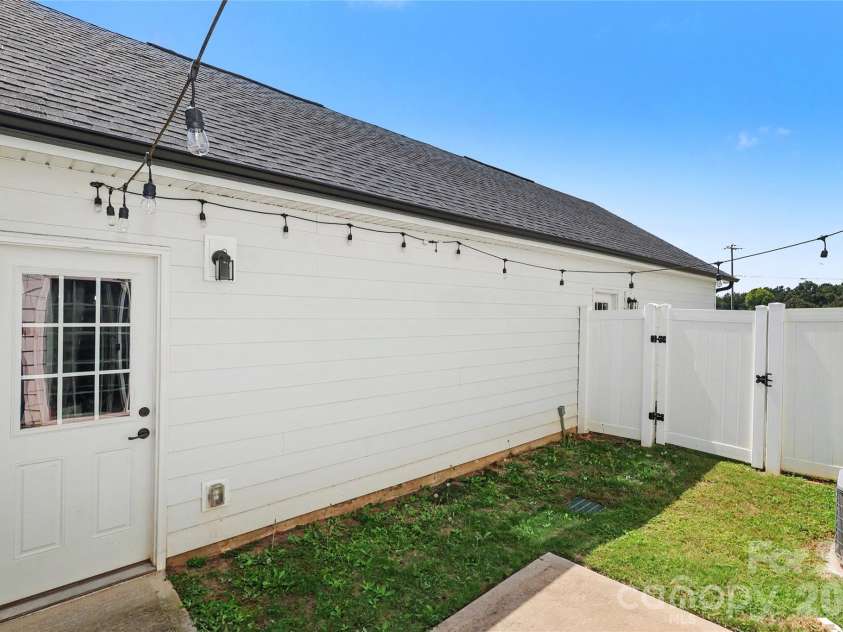 110 Hamrick Road, Gastonia, NC 28056.  MLS# CAR4419775, YatesRealty ID 32768. 