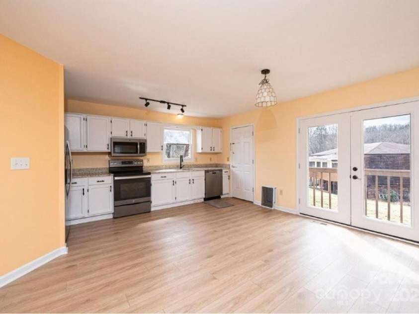 1228 Hidden Creek Circle, Hickory, NC 28602.  MLS# CAR4231185, YatesRealty ID 3277. 