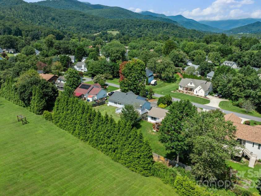 27 Eden Glen Road, Black Mountain, NC 28711.  MLS# CAR4292054, YatesRealty ID 3277. 