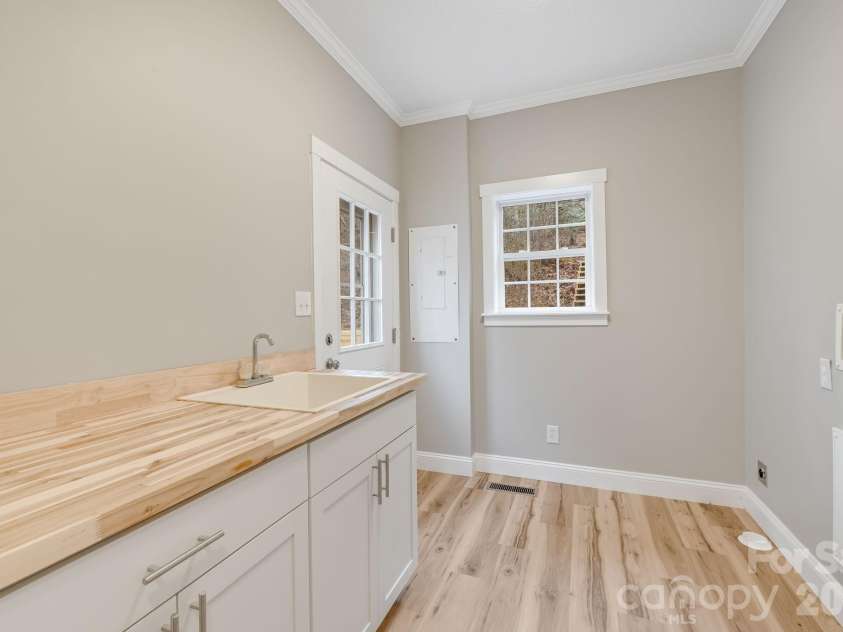 402 Sweetbriar Road, Lake Lure, NC 28746.  MLS# CAR4339814, YatesRealty ID 3277. 