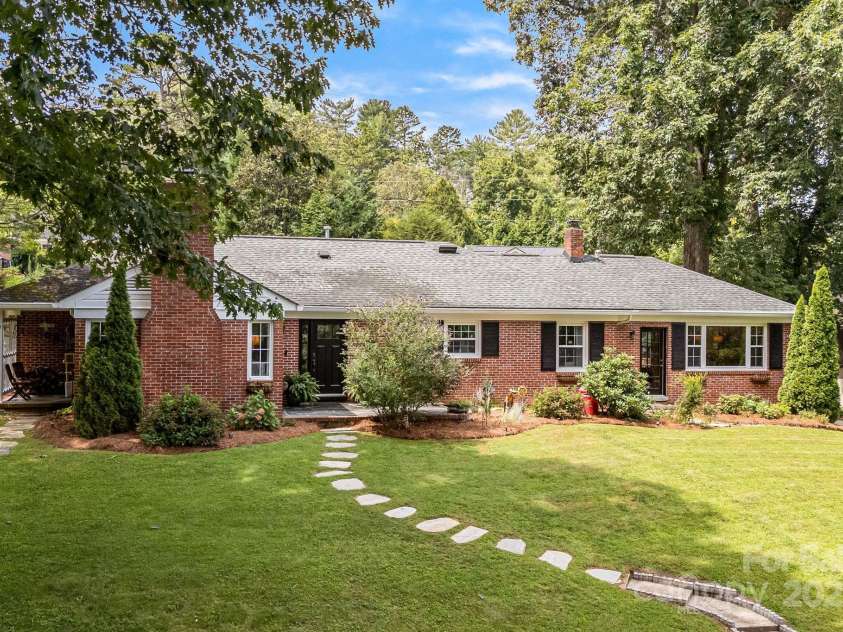 52 Shorewood Drive, Asheville, NC 28804.  MLS# CAR4291833, YatesRealty ID 32770. 