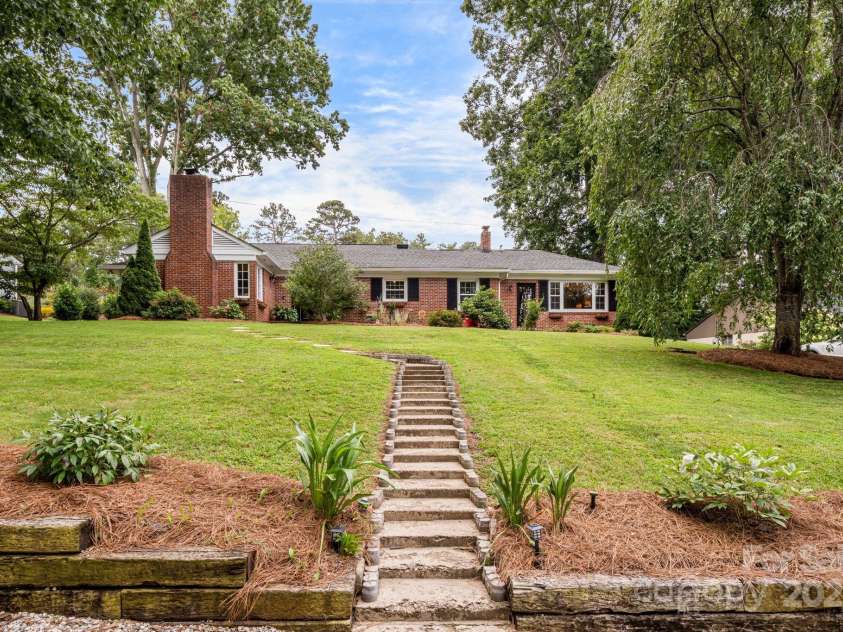 52 Shorewood Drive, Asheville, NC 28804.  MLS# CAR4291833, YatesRealty ID 32770. 
