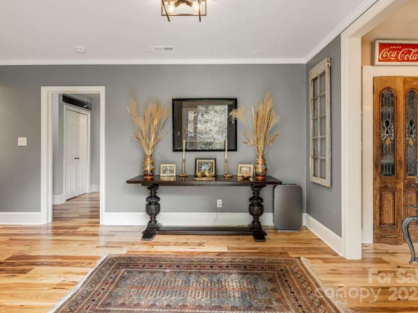 52 Shorewood Drive, Asheville, NC 28804.  MLS# CAR4291833, YatesRealty ID 32770. 