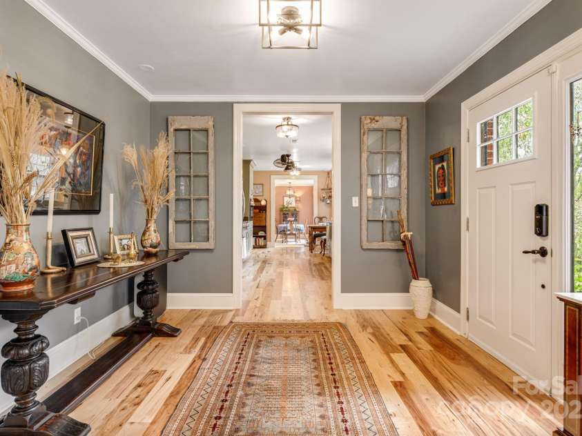 52 Shorewood Drive, Asheville, NC 28804.  MLS# CAR4291833, YatesRealty ID 32770. 