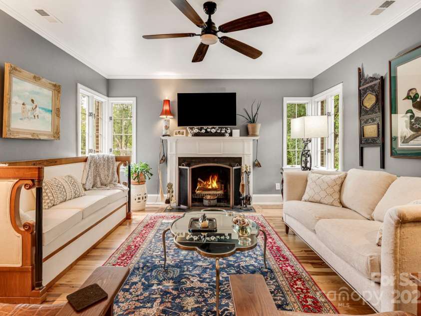 52 Shorewood Drive, Asheville, NC 28804.  MLS# CAR4291833, YatesRealty ID 32770. 