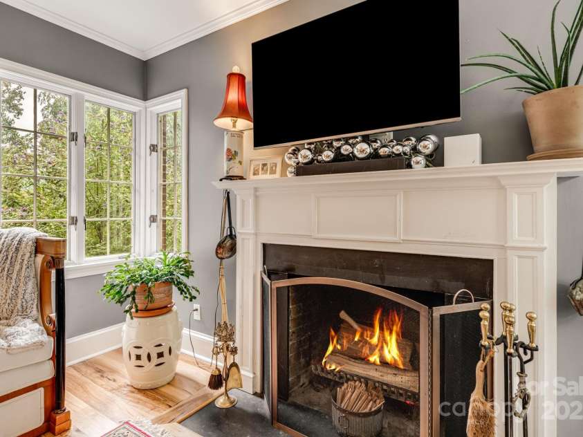 52 Shorewood Drive, Asheville, NC 28804.  MLS# CAR4291833, YatesRealty ID 32770. 