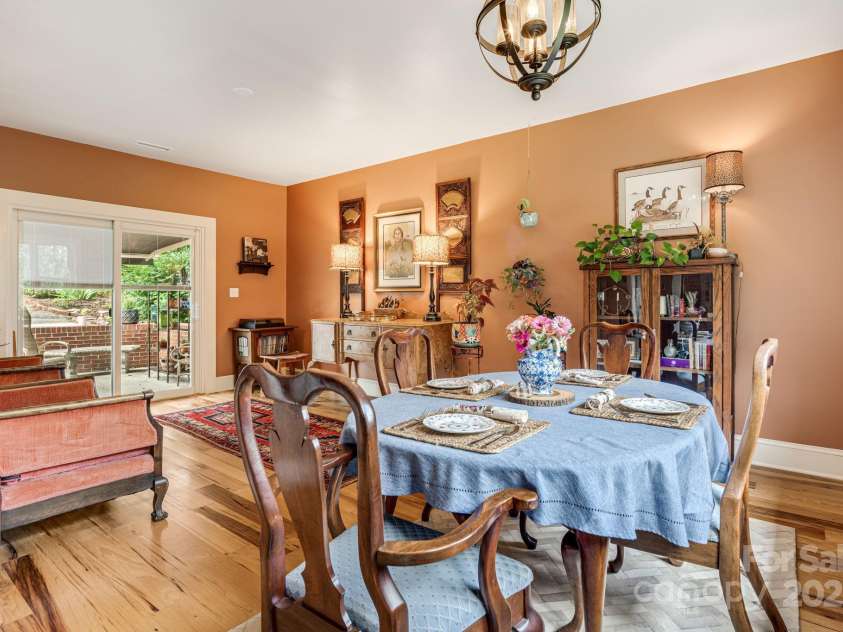 52 Shorewood Drive, Asheville, NC 28804.  MLS# CAR4291833, YatesRealty ID 32770. 