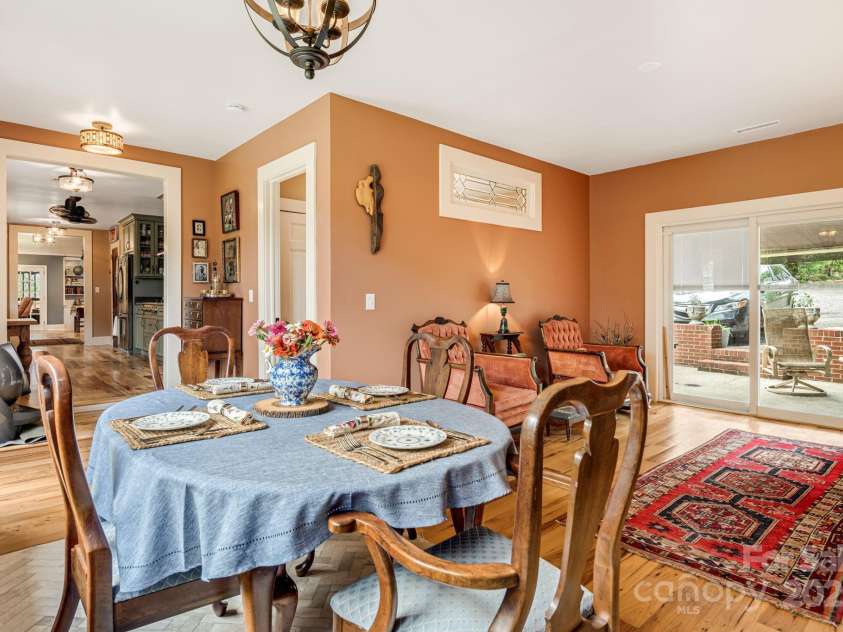 52 Shorewood Drive, Asheville, NC 28804.  MLS# CAR4291833, YatesRealty ID 32770. 
