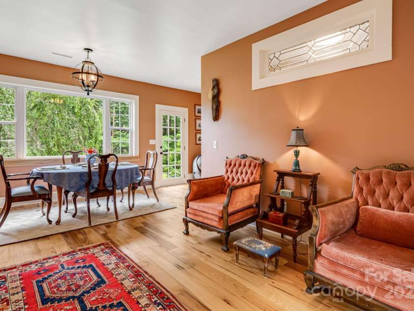 52 Shorewood Drive, Asheville, NC 28804.  MLS# CAR4291833, YatesRealty ID 32770. 