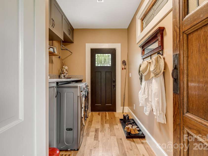 52 Shorewood Drive, Asheville, NC 28804.  MLS# CAR4291833, YatesRealty ID 32770. 