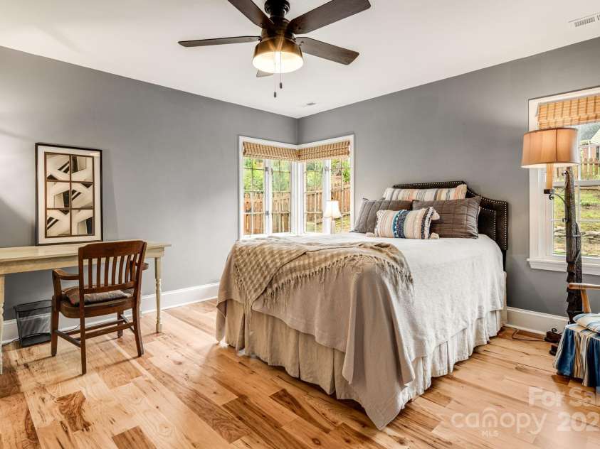 52 Shorewood Drive, Asheville, NC 28804.  MLS# CAR4291833, YatesRealty ID 32770. 