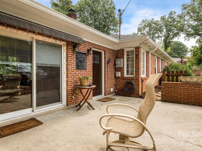 52 Shorewood Drive, Asheville, NC 28804.  MLS# CAR4291833, YatesRealty ID 32770. 