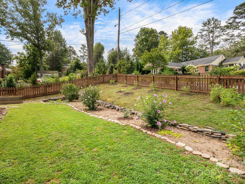 52 Shorewood Drive, Asheville, NC 28804.  MLS# CAR4291833, YatesRealty ID 32770. 