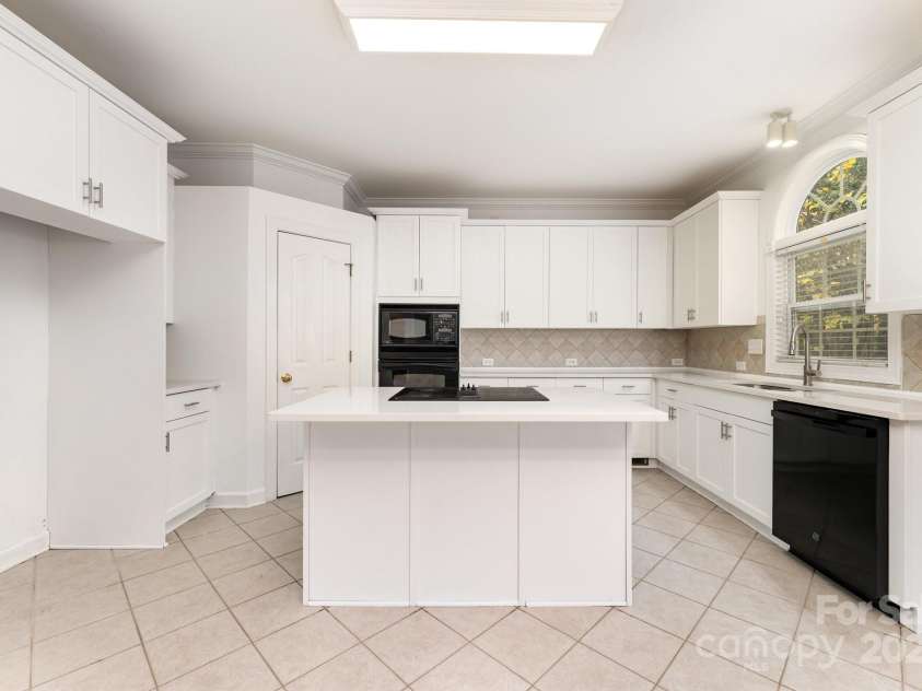 14333 Maclauren Lane, Huntersville, NC 28078.  MLS# CAR4318051, YatesRealty ID 32772. 