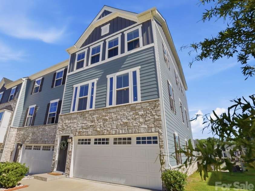 921 Portrush Lane, Tega Cay, SC 29708.  MLS# CAR4381535, YatesRealty ID 32772. 
