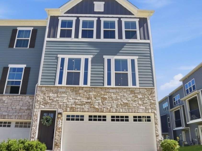 921 Portrush Lane, Tega Cay, SC 29708.  MLS# CAR4381535, YatesRealty ID 32772. 