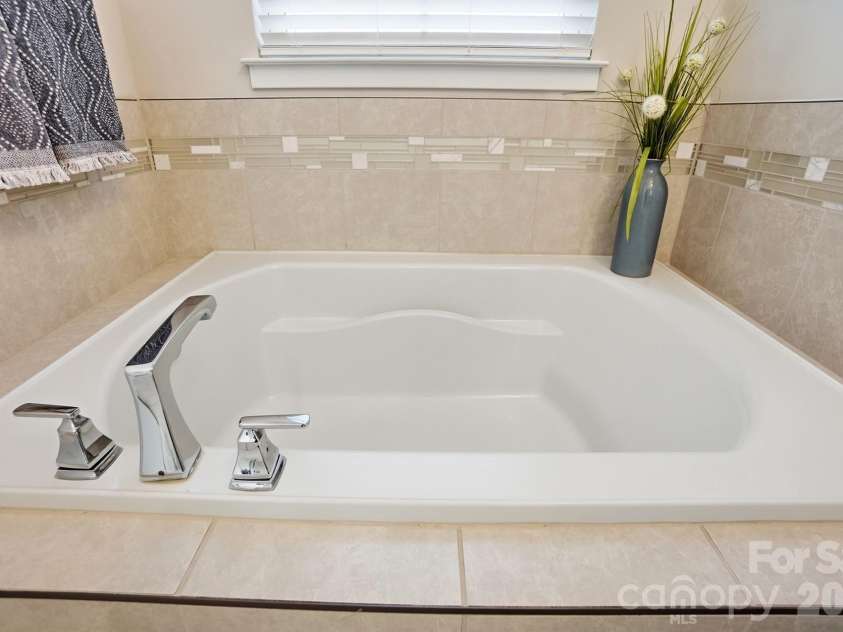921 Portrush Lane, Tega Cay, SC 29708.  MLS# CAR4381535, YatesRealty ID 32772. 