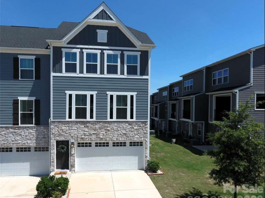 921 Portrush Lane, Tega Cay, SC 29708.  MLS# CAR4381535, YatesRealty ID 32772. 