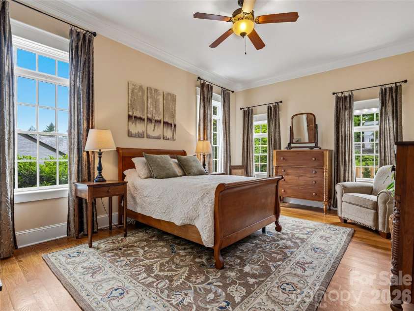 76 Edgelawn Road, Asheville, NC 28804.  MLS# CAR4391400, YatesRealty ID 32775. Spacious Primary Suite On Main