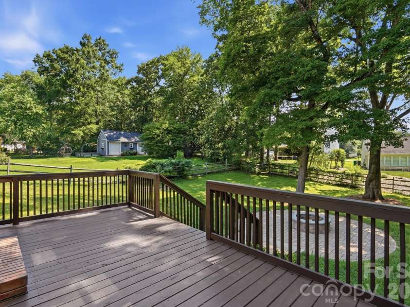 8917 Danson Drive, Charlotte, NC 28277.  MLS# CAR4392599, YatesRealty ID 32777. 