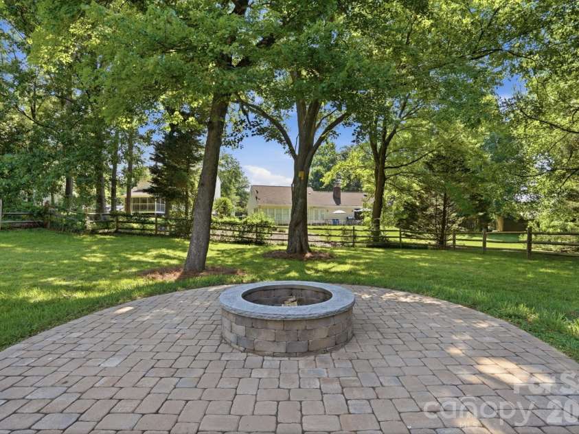 8917 Danson Drive, Charlotte, NC 28277.  MLS# CAR4392599, YatesRealty ID 32777. 