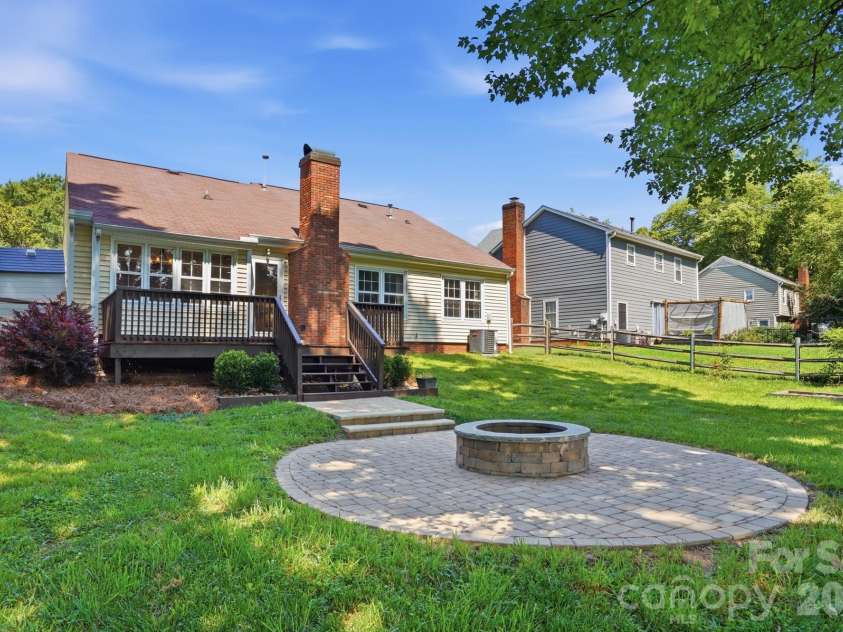 8917 Danson Drive, Charlotte, NC 28277.  MLS# CAR4392599, YatesRealty ID 32777. 