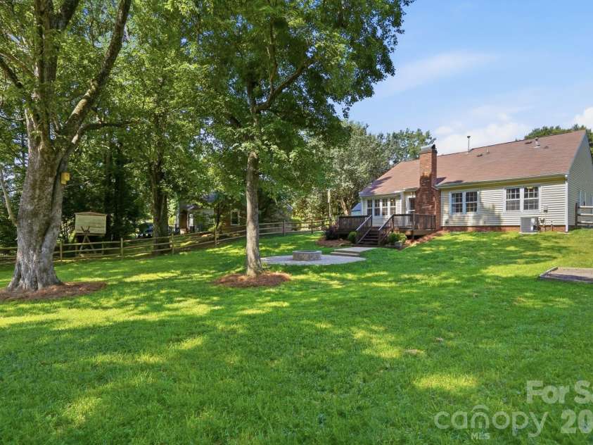 8917 Danson Drive, Charlotte, NC 28277.  MLS# CAR4392599, YatesRealty ID 32777. 