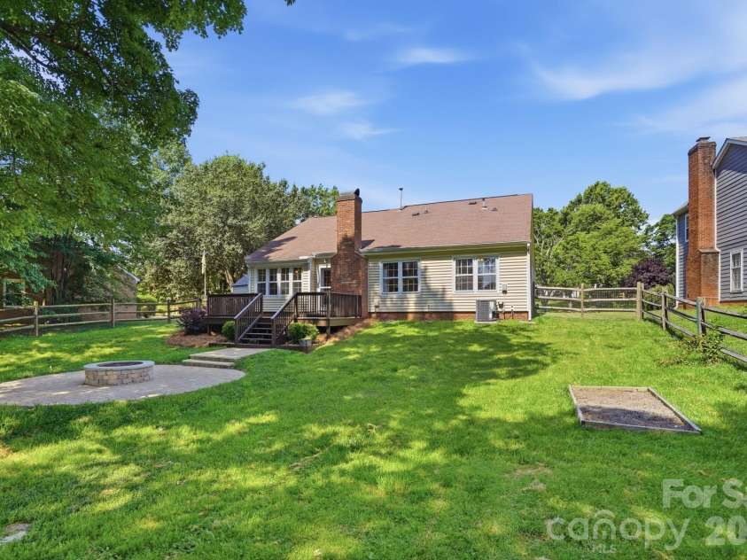 8917 Danson Drive, Charlotte, NC 28277.  MLS# CAR4392599, YatesRealty ID 32777. 