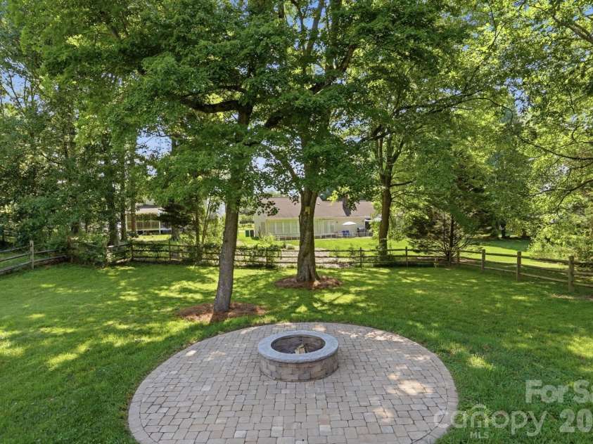 8917 Danson Drive, Charlotte, NC 28277.  MLS# CAR4392599, YatesRealty ID 32777. 