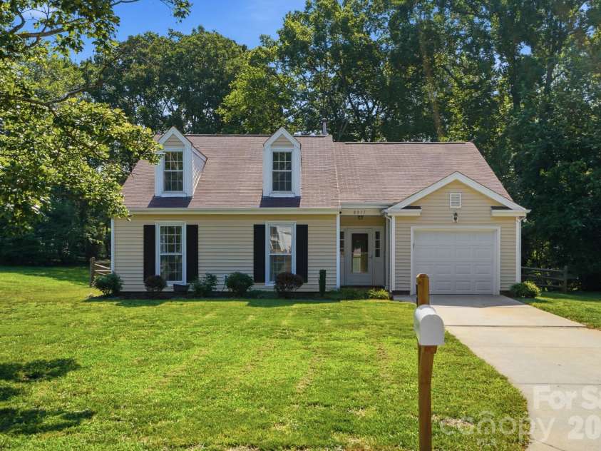 8917 Danson Drive, Charlotte, NC 28277.  MLS# CAR4392599, YatesRealty ID 32777. 