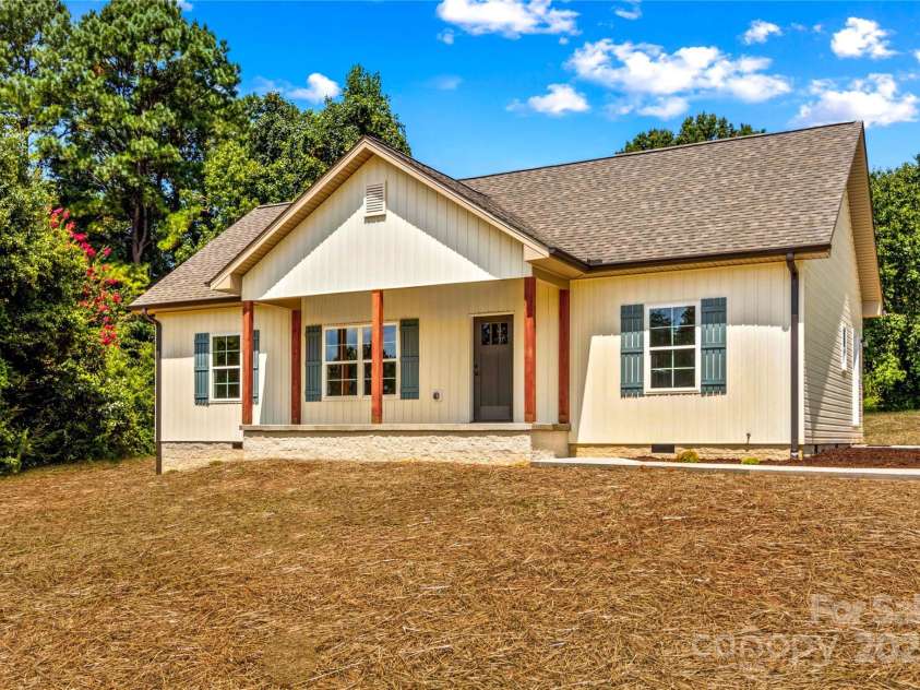 121 Jenkins Road, Statesville, NC 28625.  MLS# CAR4288467, YatesRealty ID 32778. 