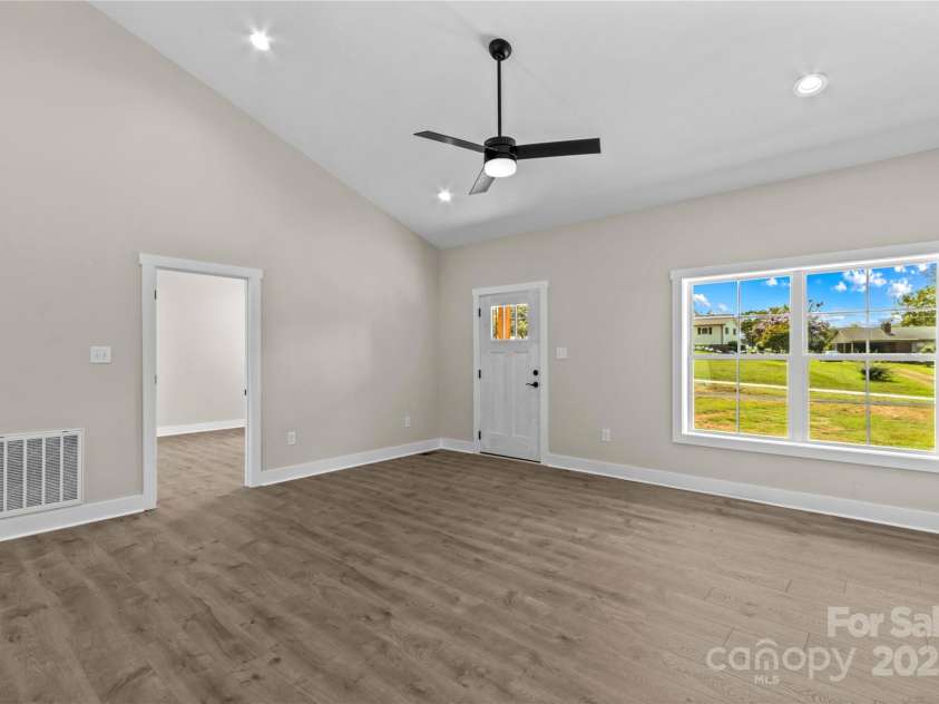 121 Jenkins Road, Statesville, NC 28625.  MLS# CAR4288467, YatesRealty ID 32778. 