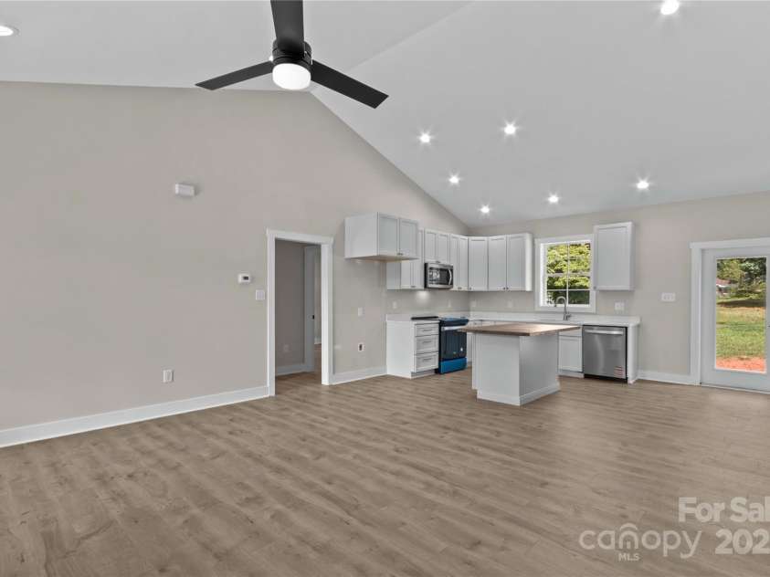 121 Jenkins Road, Statesville, NC 28625.  MLS# CAR4288467, YatesRealty ID 32778. 